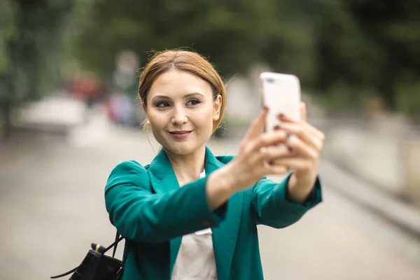 Young Woman Taking Selfie — Stock Photo, Image