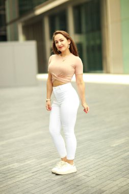 Güzel bir esmerin portresi