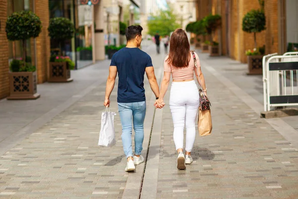 Oung Couple Walking Together — Stock Photo, Image