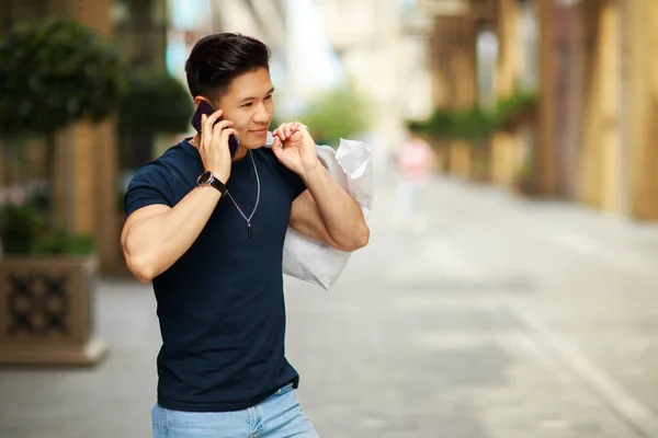 Jongeman Aan Telefoon — Stockfoto