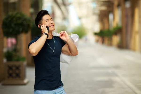 Jeune Homme Parlant Téléphone — Photo