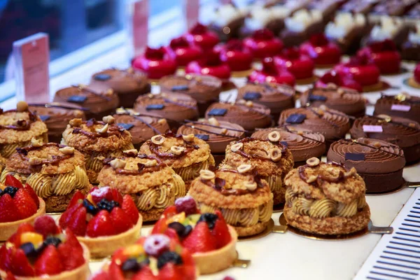 Eine Auswahl Kuchen Auf Der Theke — Stockfoto