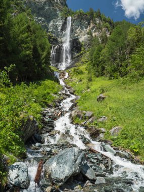 Avusturya 'nın Alp arazisindeki Jungfernsprung şelaleleri