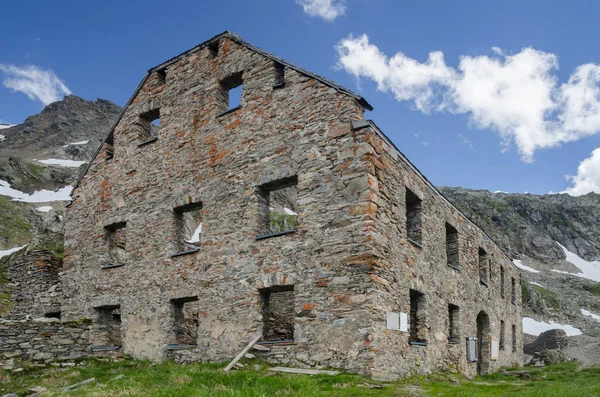 Ruin of the historic gold mine in the Alps — Stock Photo, Image