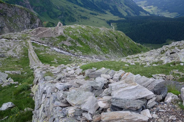 Ruine de la mine d'or historique dans les Alpes — Photo