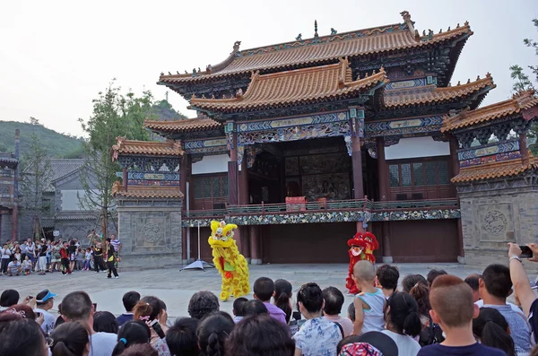 Традиционное Танцевальное Представление Льва Городе Губэй — стоковое фото
