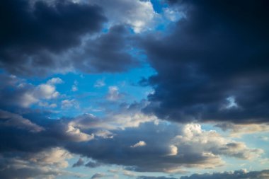 Fırtınalı gökyüzünde inanılmaz bulutlar