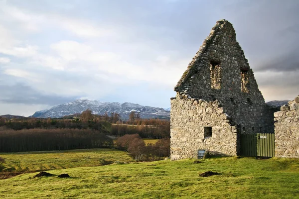 Eski bir kale, İskoçya kalıntıları
