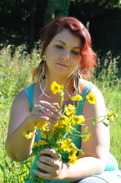 Woman in a meadow — Stock Photo, Image