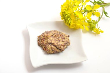 Sarı hardal çiçek ve baharat