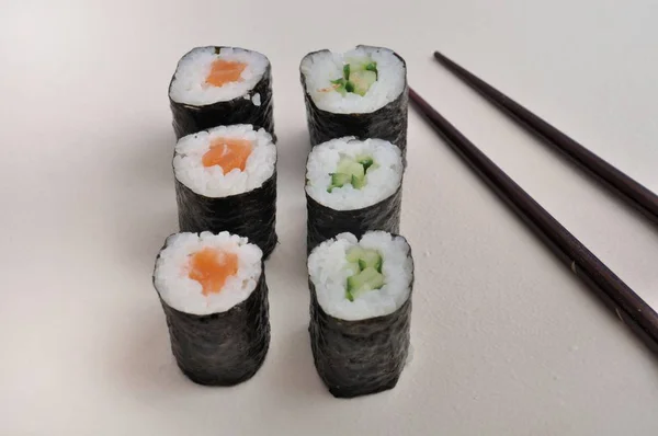 Maki Sushi em prato — Fotografia de Stock