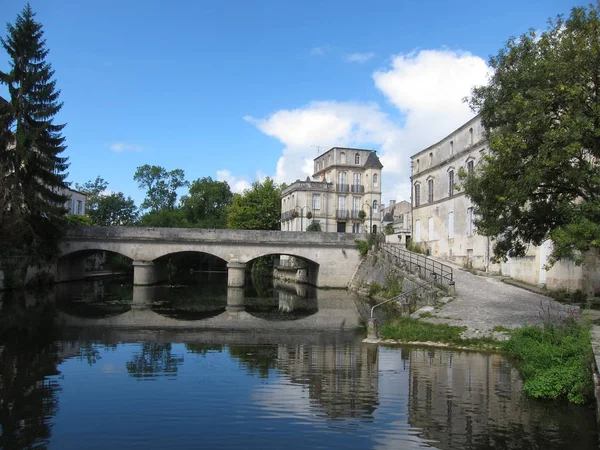 Río Seugne en Jonzac en Charente-Maritime —  Fotos de Stock