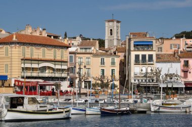Cassis, Fransa-Şubat 16, 2015: Cassis Limanı