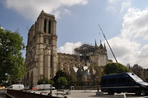 Monumento de Paris, Notre Dame em reconstrução — Fotografia de Stock