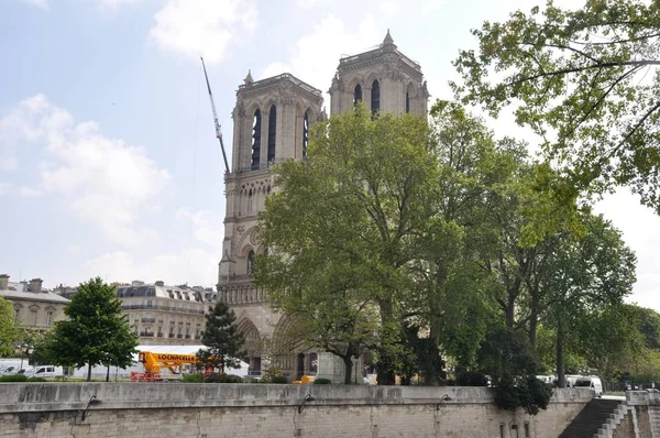 Monumento de Paris, Notre Dame em reconstrução — Fotografia de Stock