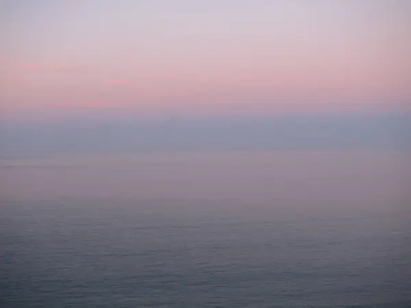 Niebla en el mar al atardecer —  Fotos de Stock