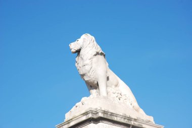 Marsilya_Fransa,25 Ekim, 2018:Marsilya'daki Saint Charles istasyonunun önündeki heykel