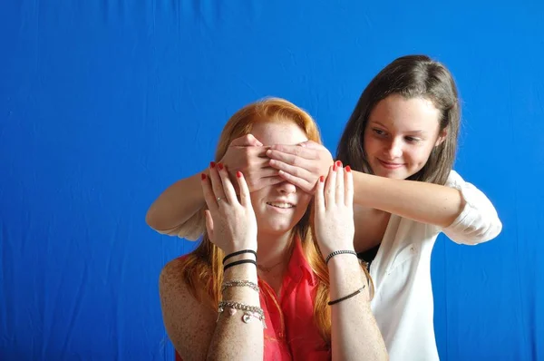 Complicity between two teens — Stock Photo, Image