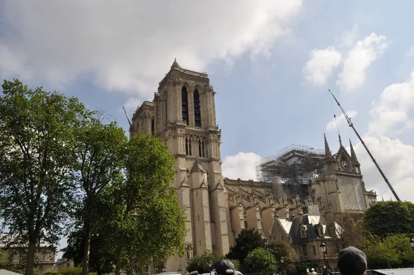 Monument av Paris, Notre Dame i återuppbyggnad — Stockfoto