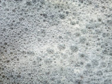 kum üzerinde kabarcıklar