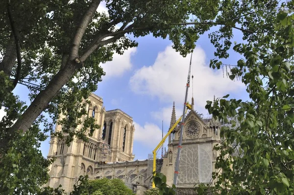 Monumento de Paris, Notre Dame em reconstrução — Fotografia de Stock
