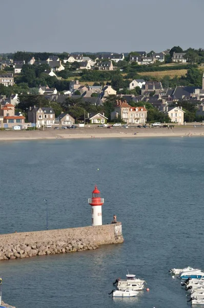 Erquy Harbor gezien vanaf landtong — Stockfoto