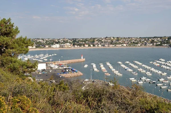 Erquy Harbor seen from headland — Stock Photo, Image