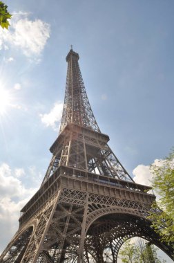 Paris Anıtı, Eyfel Kulesi