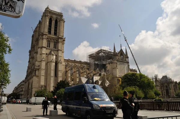 Monumento de Paris, Notre Dame em reconstrução — Fotografia de Stock