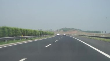 Otoyolda giderken.