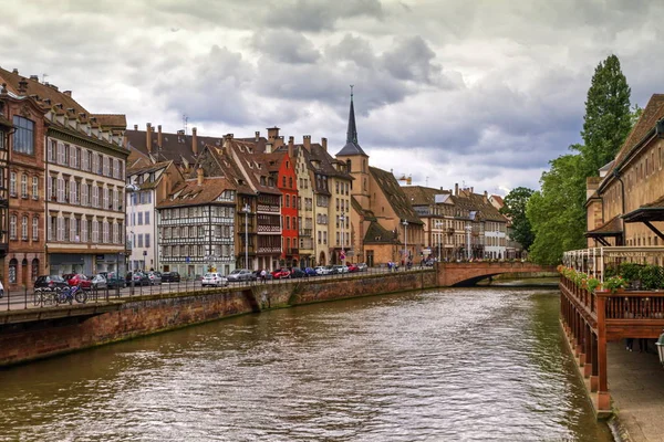 Canal and Saint-Nicolas dock in Strasbourg, France — Stock Photo, Image