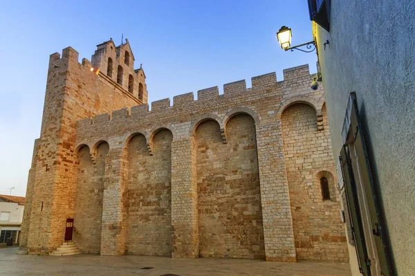 Iglesia de Saintes-Maries-de-la-mer, Francia — Foto de Stock