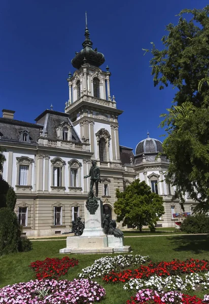 Count Gyorgy Laszlo Festetics de Tolna statue, Festetics Palace, Keszthely, Hungary — стокове фото