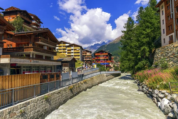 Fråga Vispa floden i Zermatt, Schweiz — Stockfoto