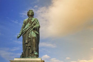 Mozartplatz Meydanı 'ndaki Mozart anıtı, Salzburg, Avusturya