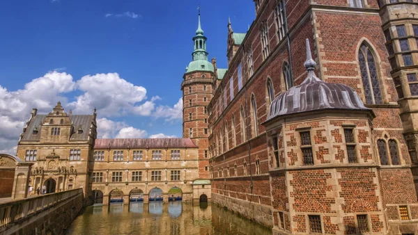 Sida av renässansen Frederiksborgs slott i Hillerod, Danmark — Stockfoto