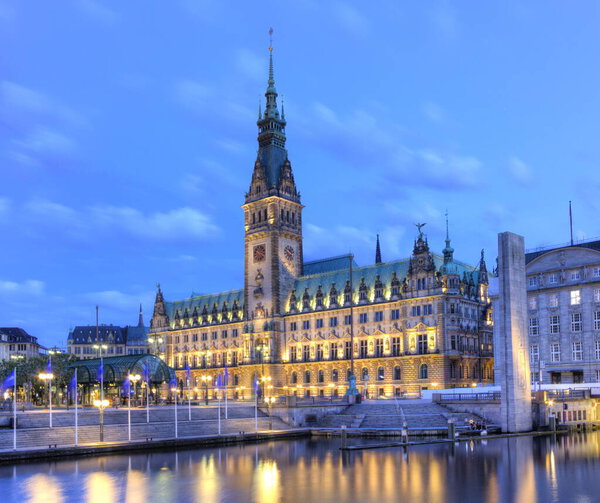 Altes Rathaus am rathausmarkt in hamburg — Stockfoto