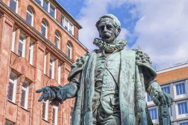 Carl Friedrich Petersen staty i Hamburg, Tyskland — Stockfoto