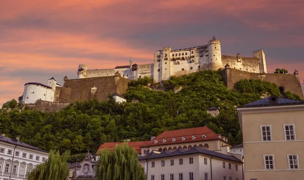 Famous Hohensalzburg Fortress on a hill in Salzburg, Austria — Stock Photo, Image