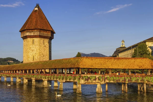 Kapellbrucke Capela coberta Ponte e Torre de Água em Luzern, Sw — Fotografia de Stock