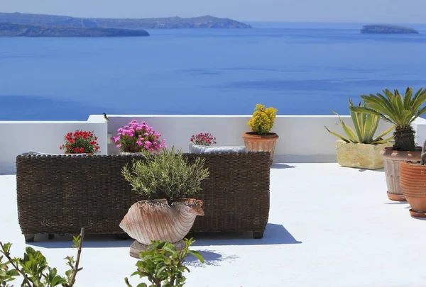 Balcón en el pueblo de Oia en la Caldera, Grecia —  Fotos de Stock
