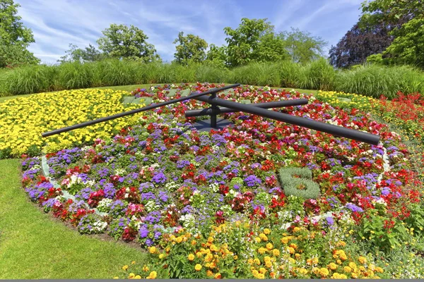 Berömda färgglada blomma klocka i Genève, Schweiz — Stockfoto