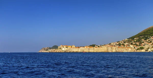Dubrovnik ciudad vieja en el mar Adriático, región de Dalmacia del Sur, C — Foto de Stock