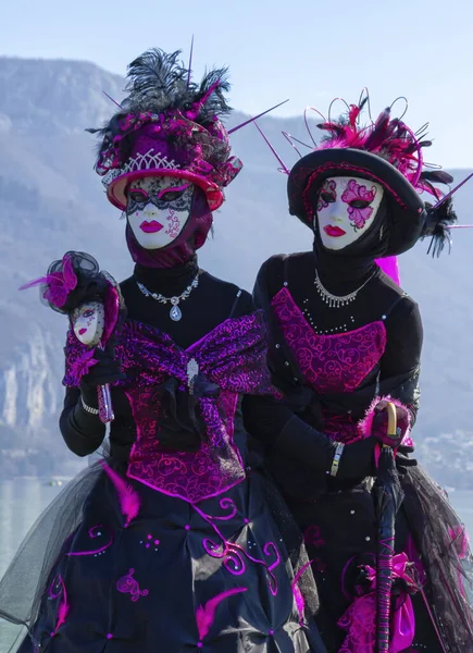 Beautiful costumes and masks at the Venice Carnival in Annecy, France — Stock Photo, Image