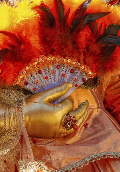 Beau costume au Carnaval de Venise à Annecy, France — Photo