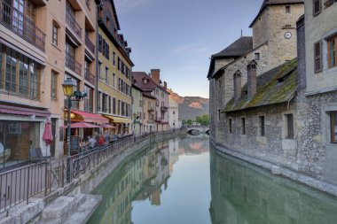 Annecy, Fransa, HDR 'deki Quai de lle ve Kanal