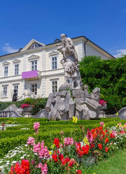 Estatua en los jardines de Mirabell, Salzburgo, Austria — Foto de Stock