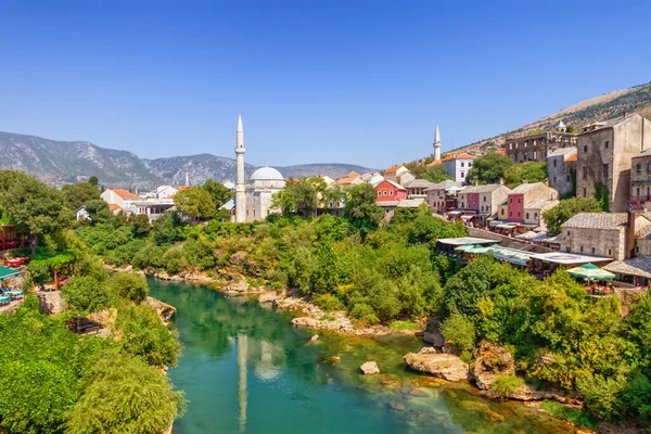 Mostar oude stad en rivier Neretva, Bosnië en Herzegovina — Stockfoto