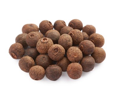 Tüm baharatlar kırpma yolu ile beyaz arkaplanda izole edildi