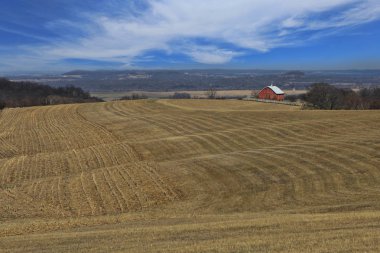 Kırmızı ahırda huzurlu kırsal Iowa, ABD